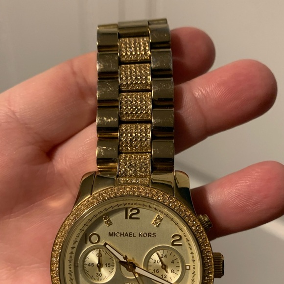 🎉Host Pick🎉 Michael Kors - Runway Gold Tone Bracelet Watch (MK5826) - Picture 7 of 8